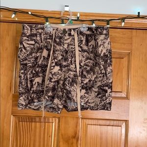 super cute patterned shorts !